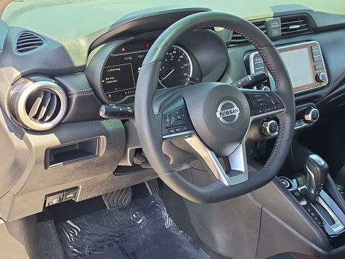 Used 2020 Nissan Versa SR FWD image 10