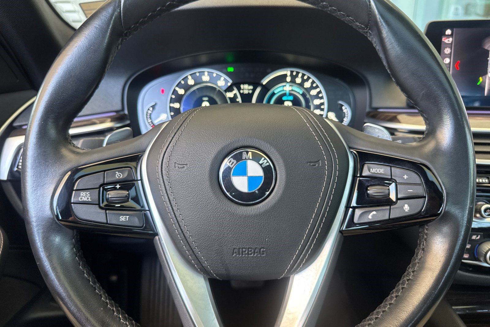 Used 2019 BMW 530e w/ Convenience Package RWD image 10