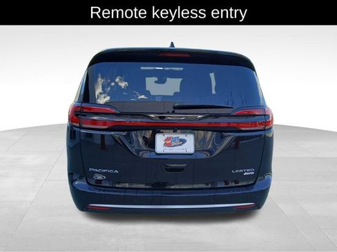 New 2027 Chrysler Pacifica Limited AWD/4WD image 4