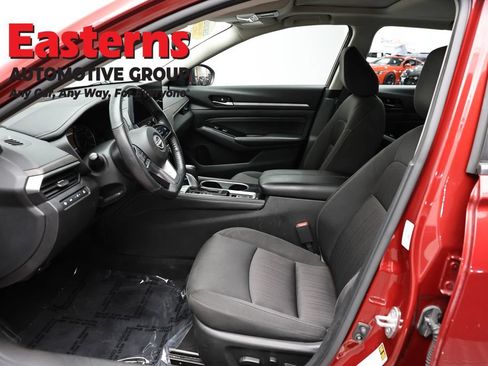 Used 2023 Nissan Altima 2.5 SV w/ SV Premium Package AWD/4WD image 14