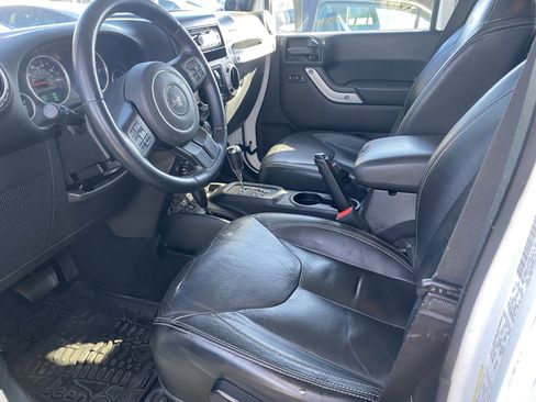 Used 2014 Jeep Wrangler Unlimited Sahara w/ Dual Top Group AWD/4WD image 12