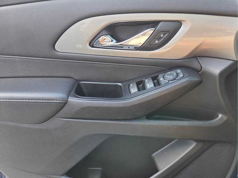 Used 2023 Chevrolet Traverse LT FWD image 21