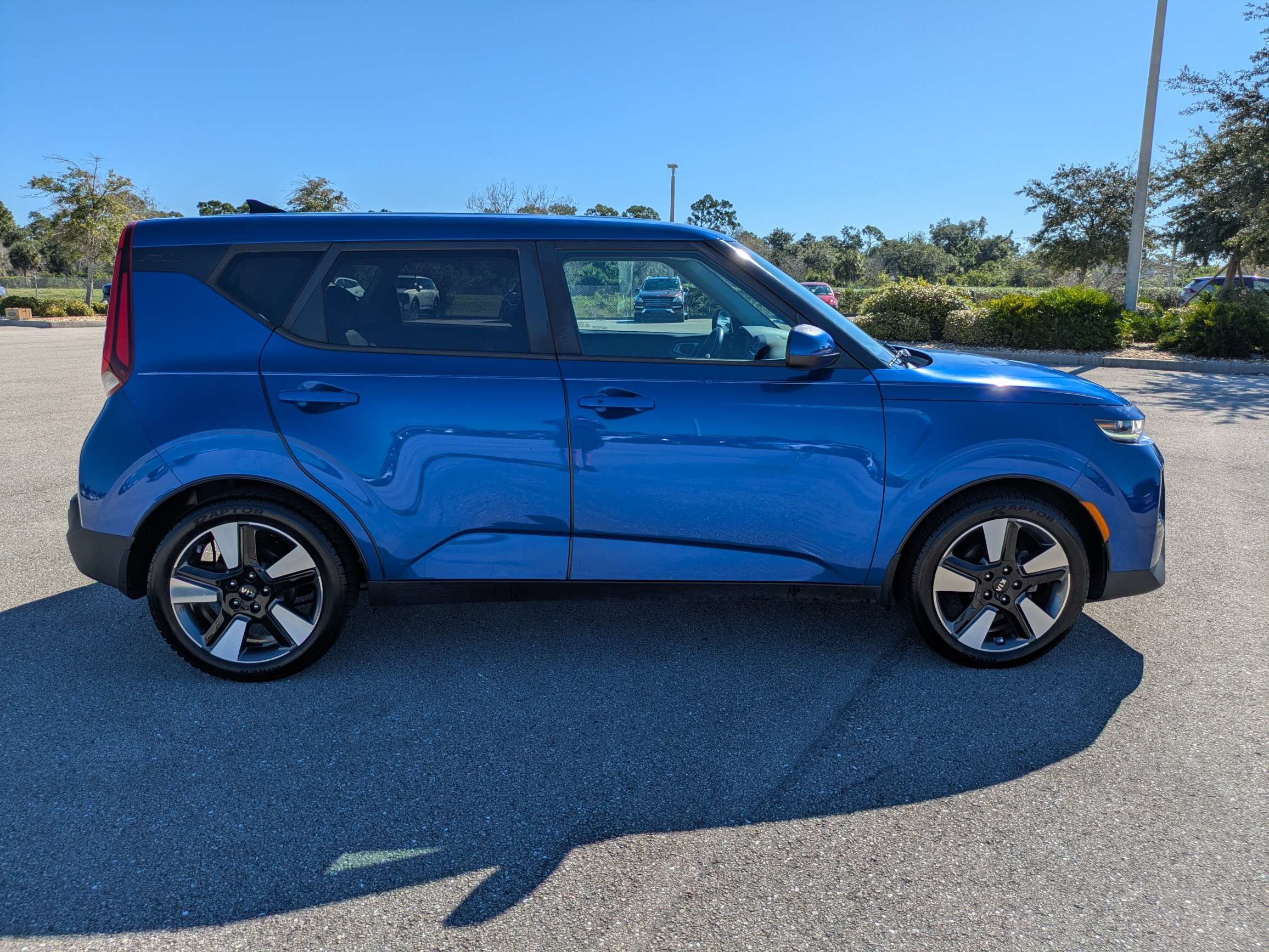 Used 2020 Kia Soul EX w/ Option Group 015 FWD image 3