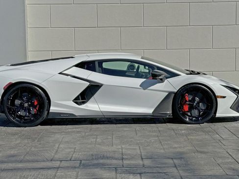 Used 2025 Lamborghini Revuelto AWD/4WD image 4