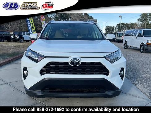 Used 2019 Toyota RAV4 XLE w/ Convenience Package image 2