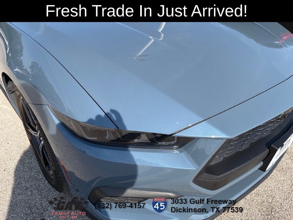 Used 2025 Ford Mustang Coupe RWD image 5