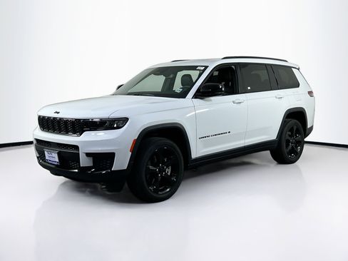 Used 2023 Jeep Grand Cherokee L Laredo image 1