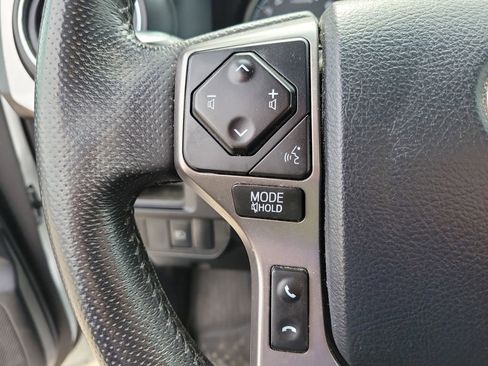 Used 2019 Toyota Tacoma SR5 AWD/4WD image 23