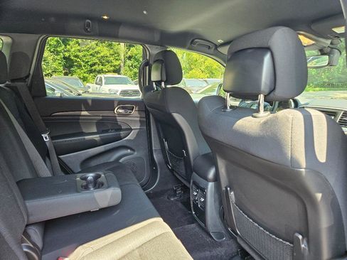 Used 2017 Jeep Grand Cherokee Laredo w/ Quick Order Package 2BE image 32