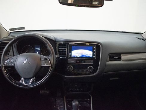 Used 2019 Mitsubishi Outlander AWD image 11