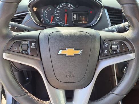 Used 2022 Chevrolet Trax LT w/ LT Convenience Package image 11