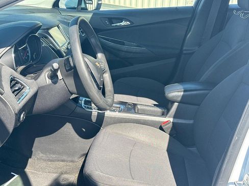 Used 2017 Chevrolet Cruze LT w/ Convenience Package image 4