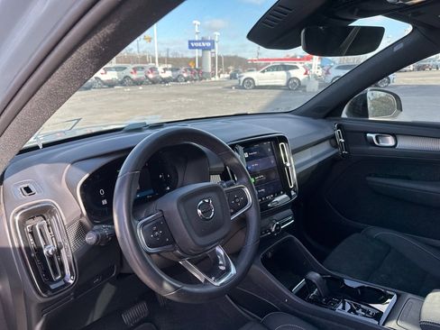 Certified 2023 Volvo XC40 B5 Ultimate w/ Protection Package Premier image 17