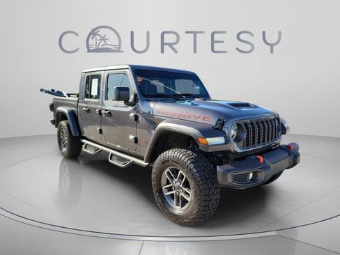 Used 2024 Jeep Gladiator Mojave AWD/4WD image 4