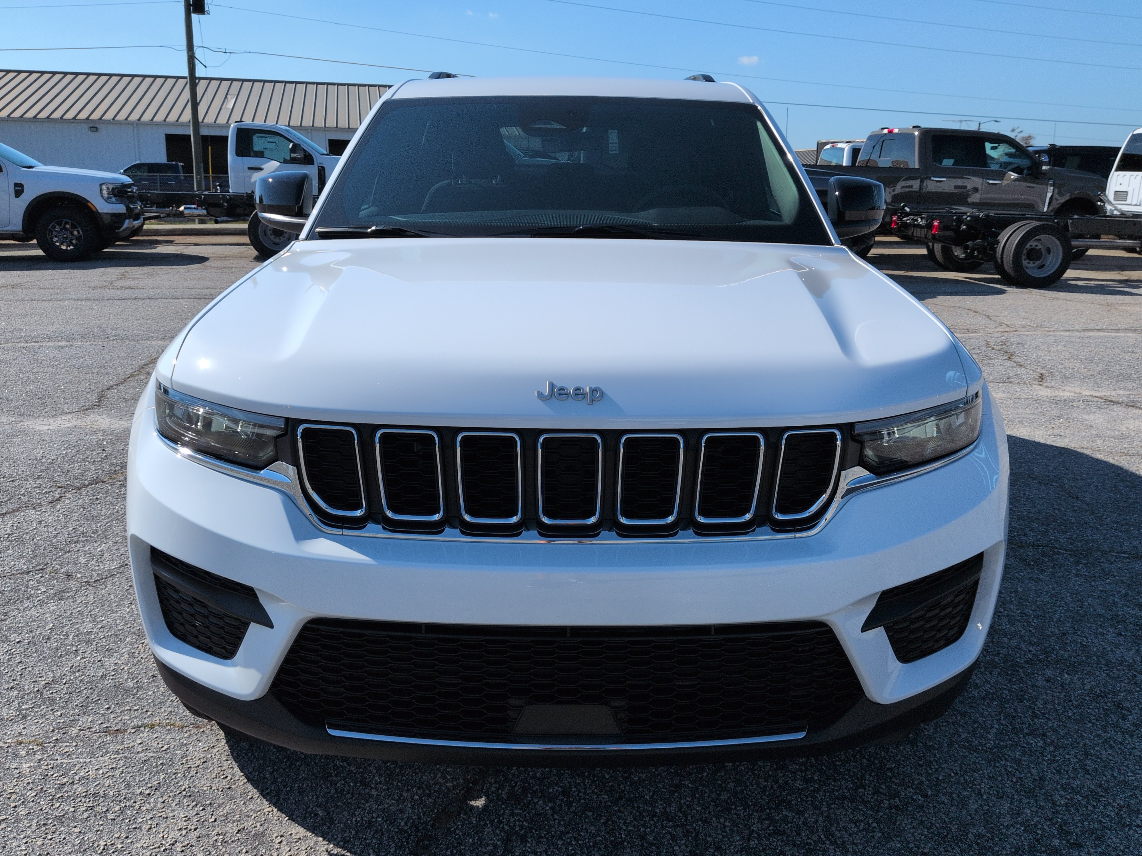 New 2027 Jeep Grand Cherokee Laredo RWD image 7