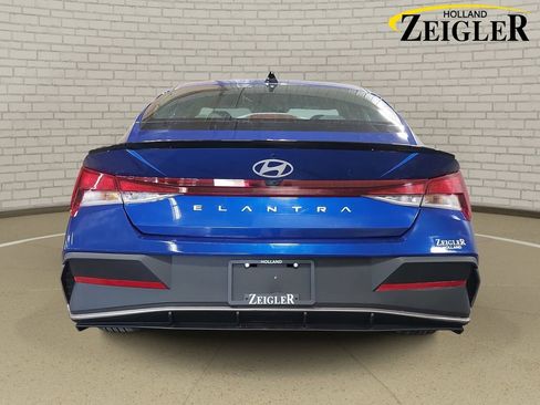Used 2025 Hyundai Elantra Sport FWD image 6