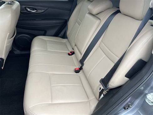 Used 2019 Nissan Rogue SV w/ Premium Package image 30