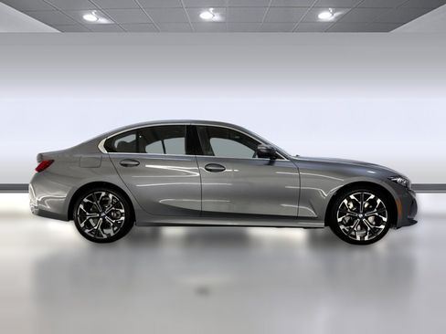 Used 2026 BMW 330i Sedan w/ Premium Package RWD image 7