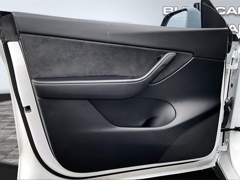 Used 2021 Tesla Model Y Long Range image 23