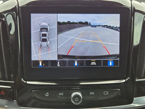 Used 2022 Chevrolet Traverse RS FWD image 18