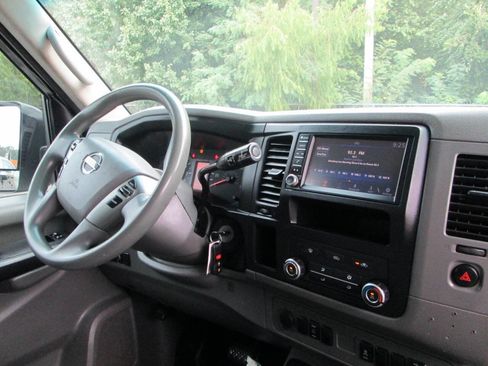 Used 2019 Nissan NV 2500 SV image 8