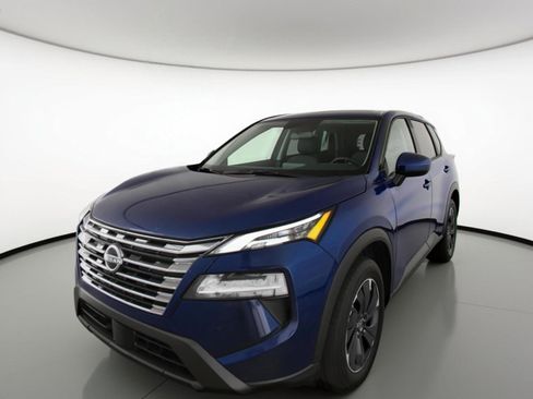 Used 2025 Nissan Rogue SV image 3