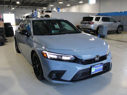 Used 2024 Honda Civic Sport image 4