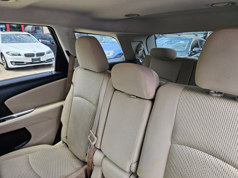 Used 2018 Dodge Journey SE w/ Popular Equipment Group FWD image 14