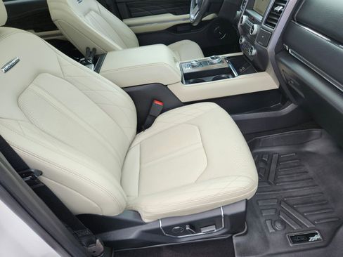 Used 2019 Ford Expedition Platinum AWD/4WD image 28