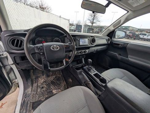 Used 2016 Toyota Tacoma SR image 5