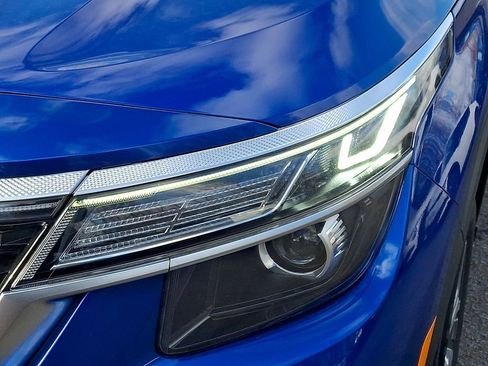 Certified 2023 Kia Seltos EX image 9