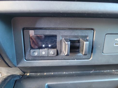 Used 2021 Nissan Titan PRO-4X w/ Pro-4x Convenience Package image 26