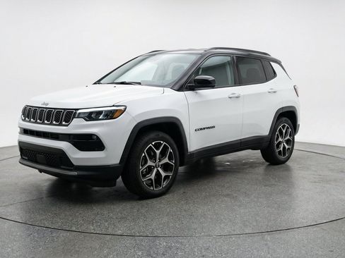 Used 2025 Jeep Compass Limited AWD/4WD image 3