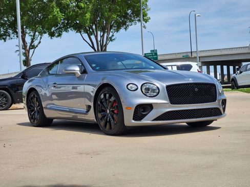 Used 2024 Bentley Continental GT image 3