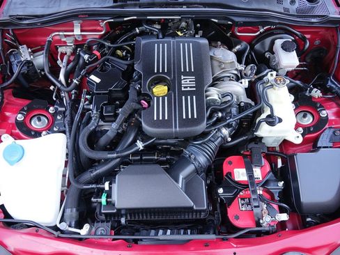 Used 2018 FIAT 124 Spider Lusso w/ Navigation & Sound Group image 32