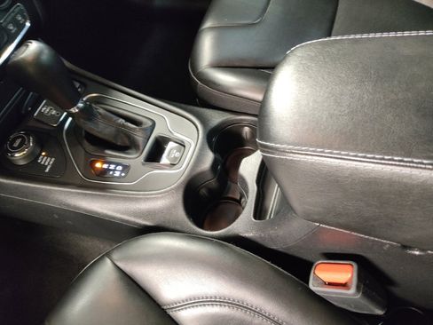 Used 2020 Jeep Cherokee Latitude Plus image 26