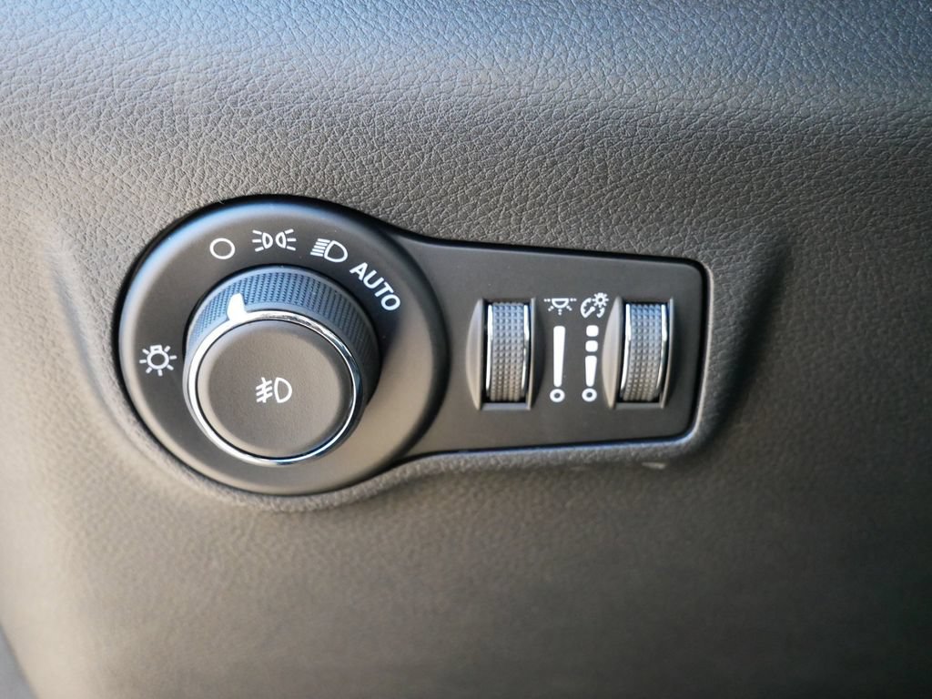 New 2026 Jeep Compass Latitude AWD/4WD image 36