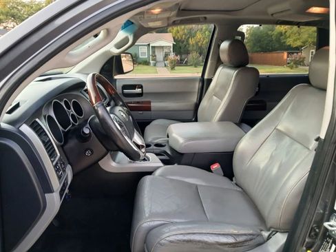 Used 2015 Toyota Sequoia Platinum image 12