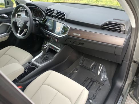 New 2025 Audi Q3 2.0T Premium image 11