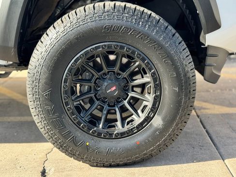 Used 2018 Toyota Tacoma TRD Off-Road image 12