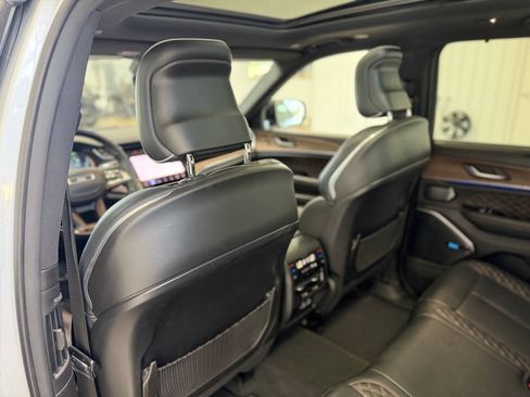 Used 2022 Jeep Grand Cherokee Summit w/ Luxury Tech Group V AWD/4WD image 26