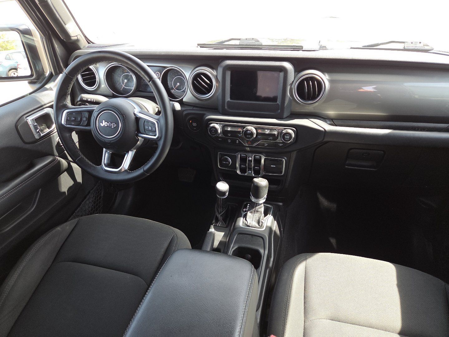 Used 2018 Jeep Wrangler Unlimited Sahara AWD/4WD image 20
