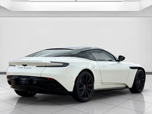 Used 2022 Aston Martin DB11 Coupe image 10