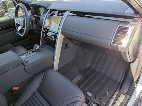 New 2026 Land Rover Discovery S image 19