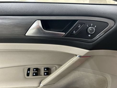 Used 2018 Volkswagen Golf SE FWD image 11