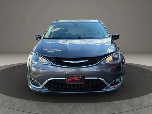 Used 2017 Chrysler Pacifica Touring-L Plus FWD image 2