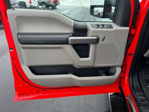 Used 2017 Ford F150 XLT image 12