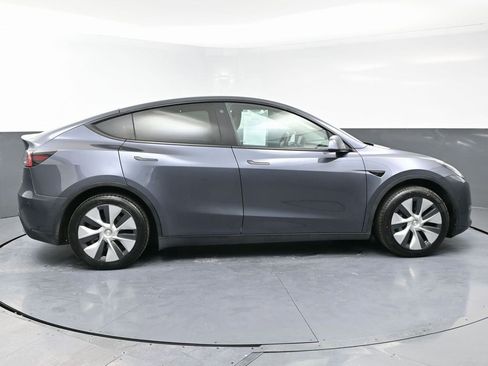 Used 2022 Tesla Model Y Long Range image 7