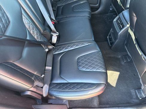 Used 2024 Ford Edge Titanium image 16