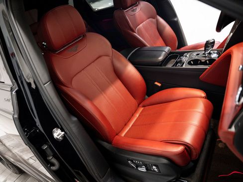 Used 2018 Bentley Bentayga image 47